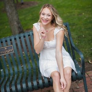 Meet your Posher, Laynee